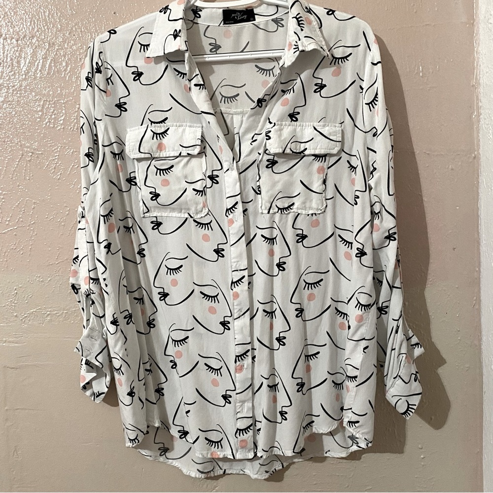 Cute minimalist face blouse💗